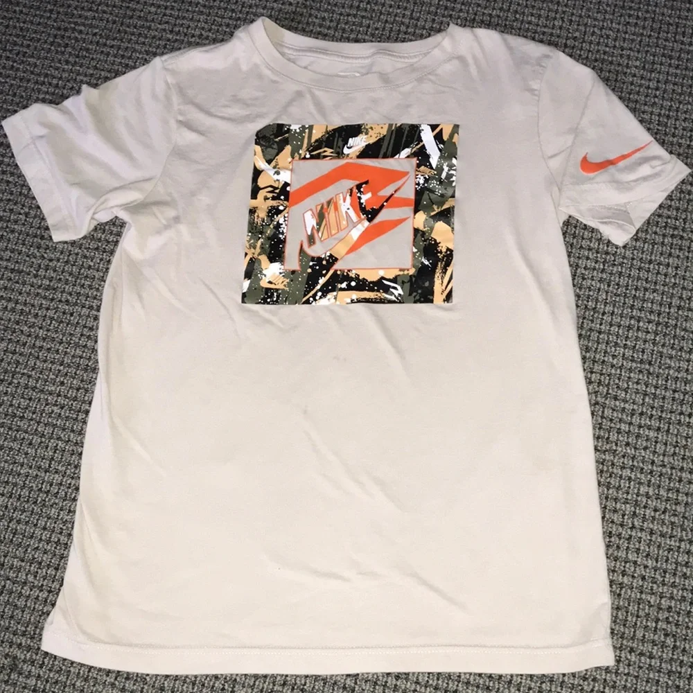 Nike White Short Sleeve Tee‎ with Orange and Green Graphic